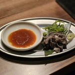 たれ焼肉・ホルモン・にくなべ たまや肉店 - 1人1品限定のセンマイ刺