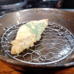 そば くら富 - 白身魚の大葉巻きの天ぷら