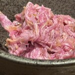 米澤牛バル 譽 - 牛肉のように見えるこれはもって菊と言う食用花らしい