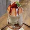DOUBLE FLAT - 苺のイートンメス(税込1,500円)
出始めた旬の走りの苺を使ったパフェ
構成はメレンゲ&ヨーグルトクリーム&カスタードアイス&紅茶のパンナコッタ&苺ジャム&苺(奈良県産ならあかり)