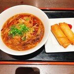 上海湯包小館 - 料理写真:酸辛湯麺の登場です