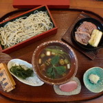 そばきり 日曜庵 - 鴨三味、とも言える。鴨汁せいろ。２０００円弱でもリーズナブル。（鴨汁せいろの専門家が絶賛。）