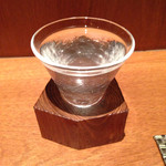 底が尖ってるグラス。