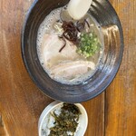 光☆MENJI - にぼし豚骨ラーメン＋ランチ高菜ごはん