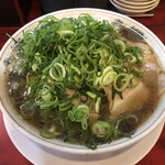 本家 第一旭 本店 - ラーメン　¥980円　麺カタ、ネギ多め