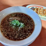 幸楽苑 - 郡山ブラック素ラーメン（背脂入り）+餃子セット