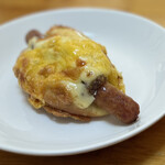 Manhattan Bakery&Wine Bar - 料理写真:マスタードソーセージ（税込み３５６円）