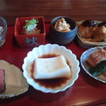 萩王 - 手の込んだ料理の数々