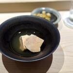 鮨 西崎 - 西崎さんのスペシャリテとも言える、あん肝。
      いつもより少し、身質はしっかりした個体ですが、味わいの深さや濃さはお見事！