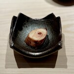 鮨 西崎 - いつもの、蛸の柔らか煮。
            しっかりと味わいも濃い〜のです。