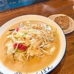 ちゃんぽん 一鶴 - ちゃんぽん 麺マシとチャーシューおにぎり