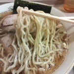 春木屋 - 中華そば￥700の中太縮れ麺（H26.11.28撮影）