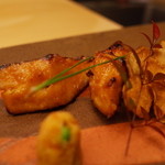 銀座 小十 - 焼き物 鰆の味噌焼き 菊芋チップ おから