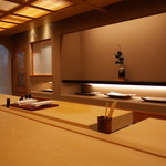 銀座 小十 - 美しいカウンター