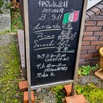 イタリア料理 B-gill - 入口看板。