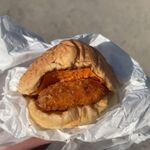 中古タイヤ市場 - エビカツバーガー350円