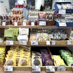 シャトレーゼ - 料理写真:店内1[2025.11]