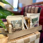 カフェモン - 15周年記念のノベルティとして、ダージリンティーとタイで人気のドライフルーツ、マトゥームのドリップティーを頂きました♡