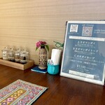 カフェモン - テーブルの上にはいつもお花が生けてあります♪