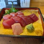 和楽遊食 おはこ - 手前にあるトロはサービスしてもらっちゃいました。
