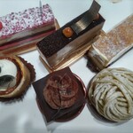 アングランパ - 左上から時計回りに、フランボワゼット、ピエモン、ミルフィユオフレーズ、モンブラン、ショコラルー、ミキュイ