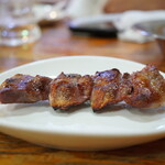 厳選もつ酒場 エビス参 - ●豚串 タン　190円