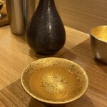 鮨処いちい - つまみつつ 特別純米 すし専用 北海道 男山酒造(燗)