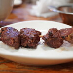 厳選もつ酒場 エビス参 - ●豚串 ハツ　170円