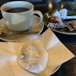 曽野珈琲店 - ブレンド珈琲と豆大福、珈琲にはクッキーが添えてありました