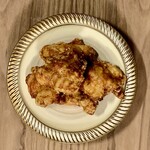 とみ笑 - 骨なしもも(醤油)8個で500gくらい