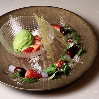 クリスマスのご予約は特別なデザートでご提供致します