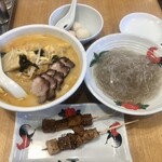 蘇哥清湯腩 - 料理写真:麻辣燙¥980-.春雨¥300-