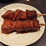 もつ焼き鈴屋 - レバー。