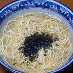 福山製麺所 - 塩味、上に浮いているのは…