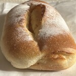 ツルヤ - 燻製チーズ＆チーズパン 107円