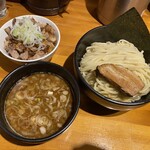 つけ麺 燕武 - 料理写真:つけ麺大盛（300g）1150円
