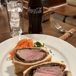 ブラッスリー レキップ - 豚フィレカツサンド、トリュフとマッシュルームソース＆キャロットラペ