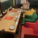 ゆるり 中華食堂 癒食同源 - 4人席。