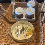 さくら坂ＶＩＶＡＣＥ - コーヒーはバスケットに入れてお庭へ