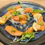 原価ビストロチーズプラス - 生サーモンのカルパッチョ