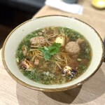 蕎麦いのも - 鴨そば 鴨肉は珍しくお団子で。ネギの焼け具合よし