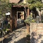 サンタムール - 入り口への道