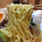 チャーシュー麺専門 中華そば ピース - 「三河屋製麺」さんの中細ストレート麺。