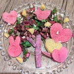 こだわりや - サラダにして食べるの♬ブラックペッパーとドレッシングは少ーーーしだけかけるの。赤だいこんちゃんの味も楽しみたいの。