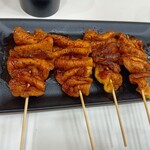 麺処 盛盛 - 鶏皮に見えますが【きつね串】×4です！