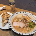 濃口背脂味噌らーめんと餃子 大福帳 - 