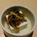 神田のまぐろトラエモン - お通し　480円