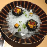 神田のまぐろトラエモン - 牛タンユッケと生雲丹の饗宴　880円/個