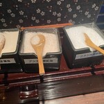 とんかつ六 - 長崎産焼き藻塩・アンデス産紅塩・フランス産岩塩の3種類の塩