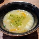 夜ノ森 - お通しは和風汁なポタージュ。クルトン入れると一気にそれっぽくなるのな（笑）